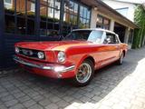 Ford Mustang Cabrio - Ford Mustang aus 1966 mit Benzin-Antrieb: Cabrio