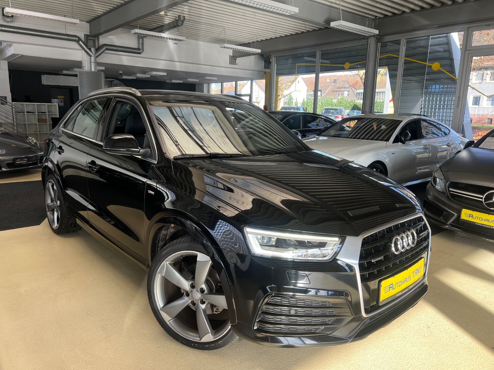 Fahrzeugabbildung Audi Q3 sport S line quattro