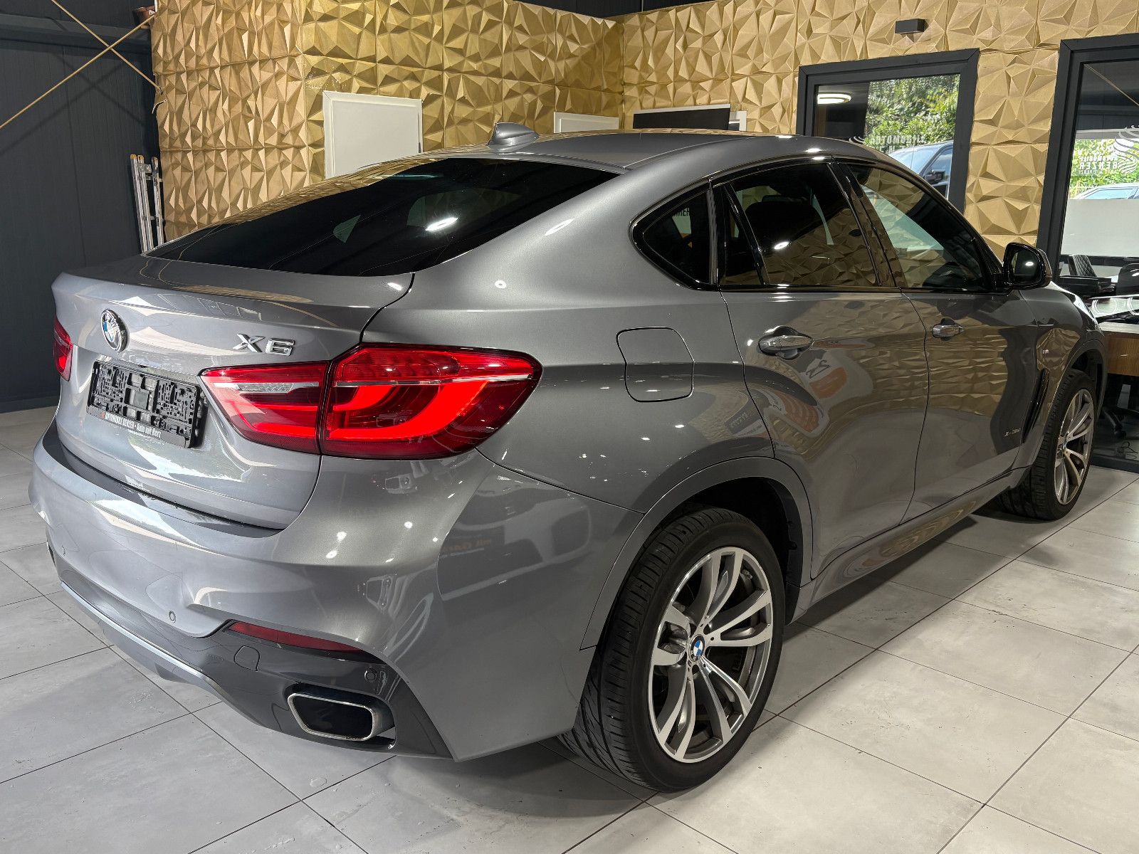 Fahrzeugabbildung BMW X6 xDrive 30 d/360°/PANO/HEAD-UP/NAVI/MEMORY/SHZ