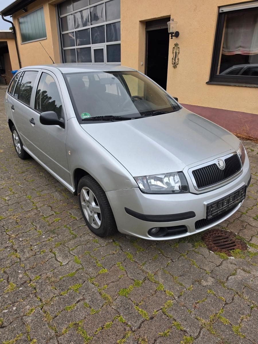 Skoda Fabia 2005 — rear view