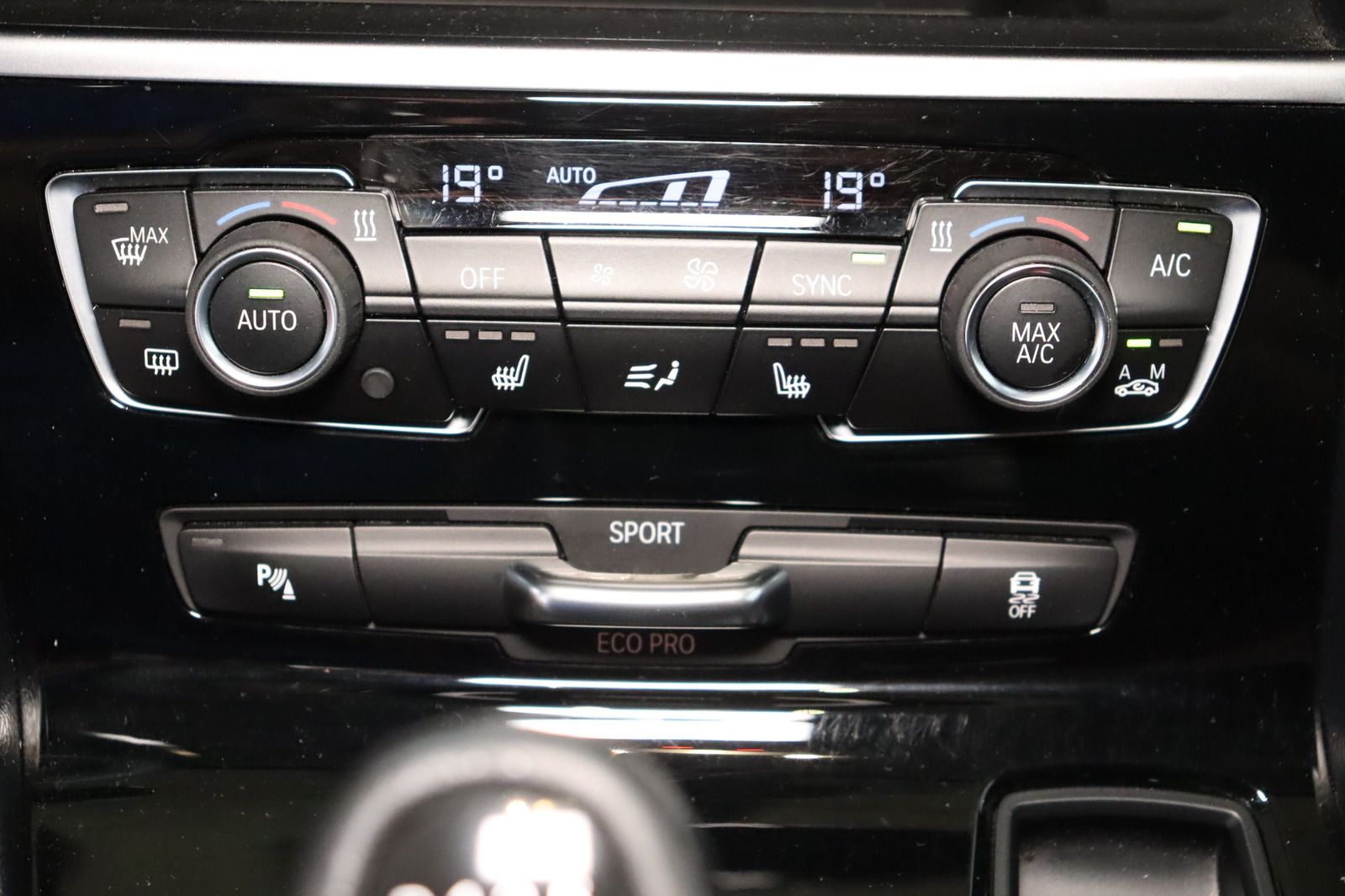 Fahrzeugabbildung BMW 218 i Active Tourer LED * Navi * PDC * Sitzhzg.