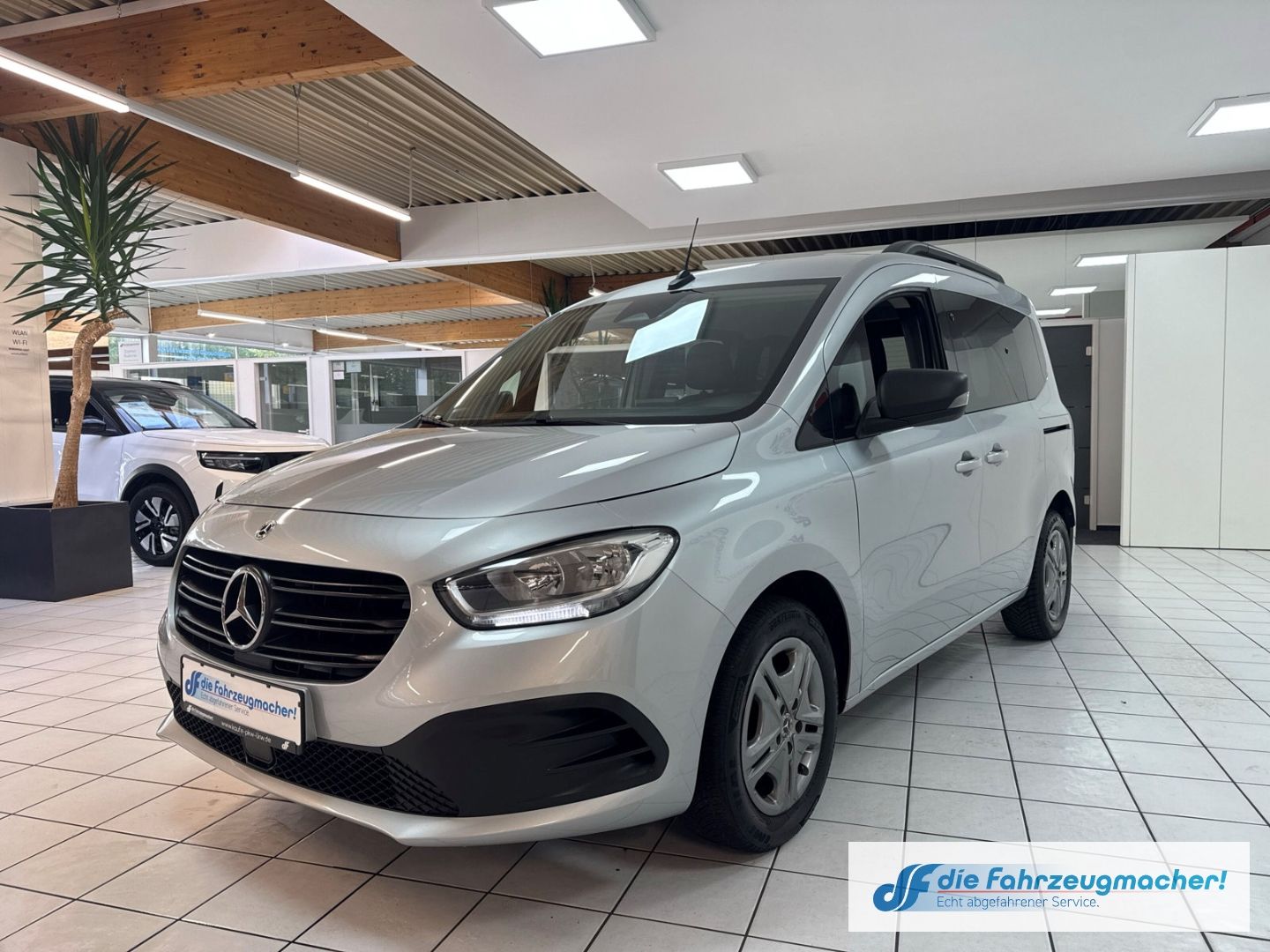 Fahrzeugabbildung Mercedes-Benz Citan Kombi 113 Tourer AHK DAB SHZ Totwi Spur.Ve