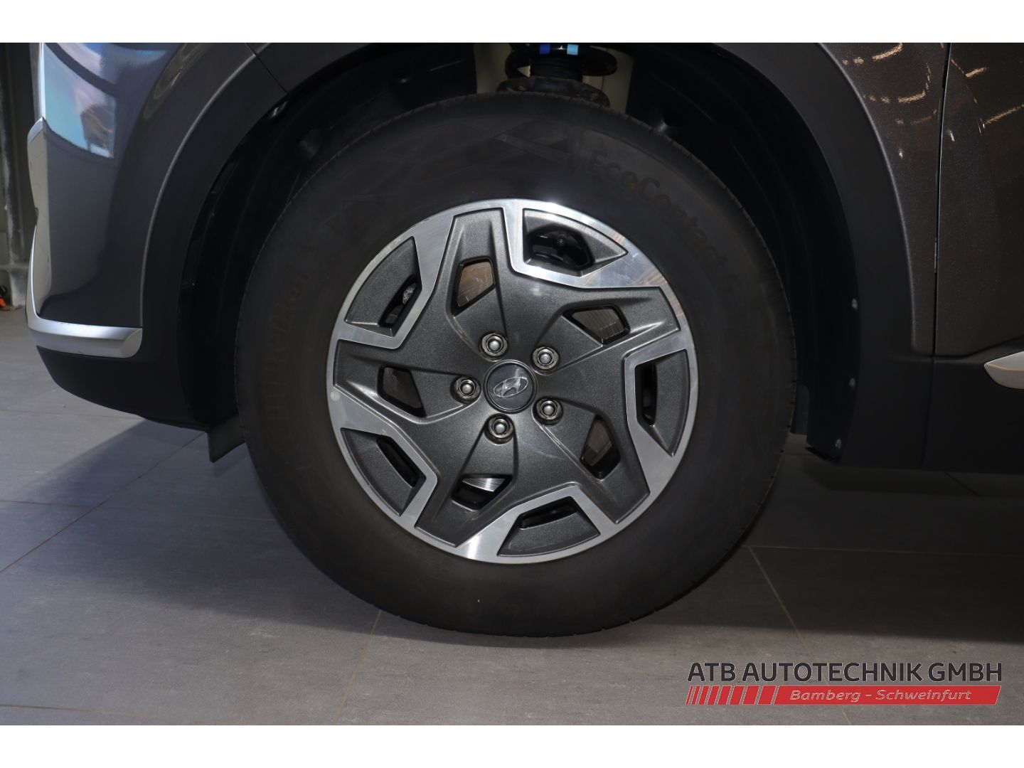 Fahrzeugabbildung Hyundai SANTA FE 1.6l Hybrid 2WD Trend Komfort + Navi-Pa
