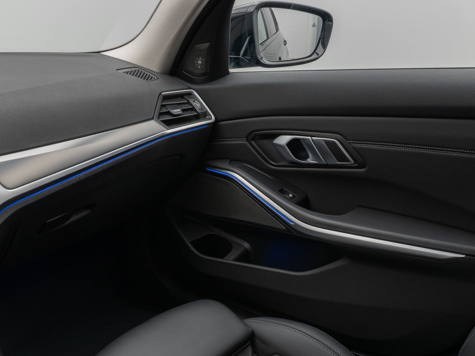 Fahrzeugabbildung BMW 320d Sport Line DAB Laser HUD Cockpit+ Komfort