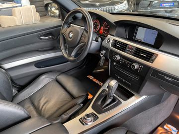 BMW Touring 330d xDrive *PANO*NAVI*PDC*SZHZ*LEDER*