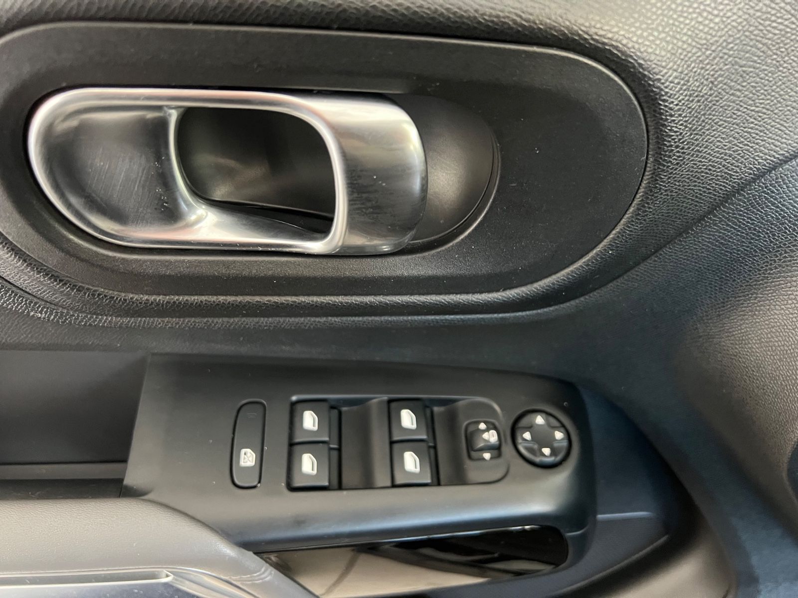 Fahrzeugabbildung Citroën C5 Aircross Live * AUTOMATIK * LED *