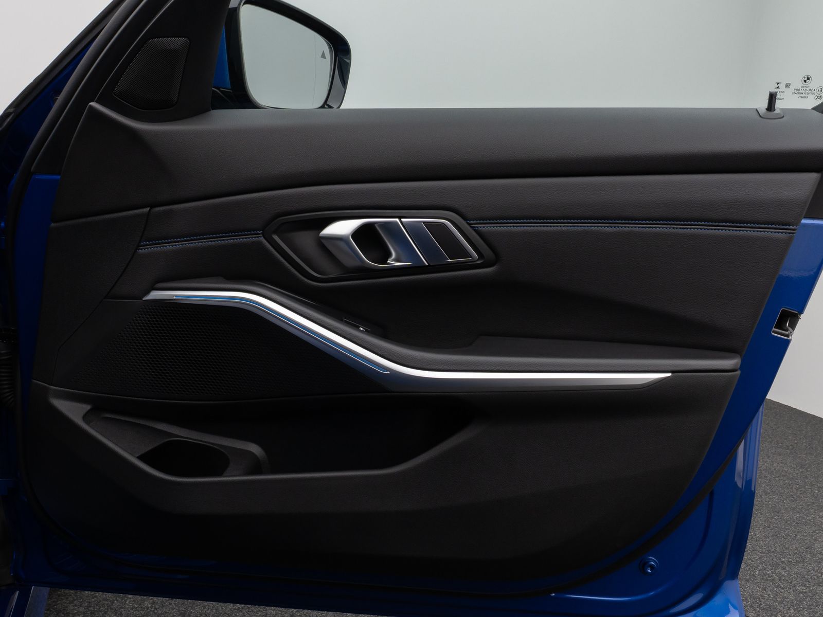 Fahrzeugabbildung BMW 330e  M Sport Panorama Laser Kamera HUD HiFi