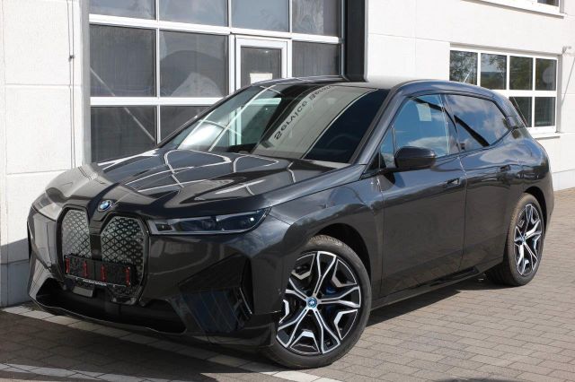 BMW iX  xDrive40 SPORTPAKET AHK LASER ACC HA/KA 22"