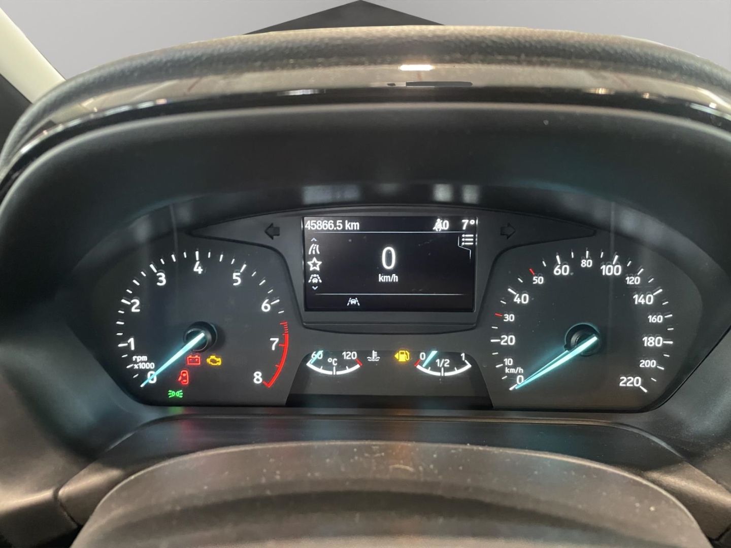 Fahrzeugabbildung Ford Fiesta Titanium Kamera Panoramadach Tempomat