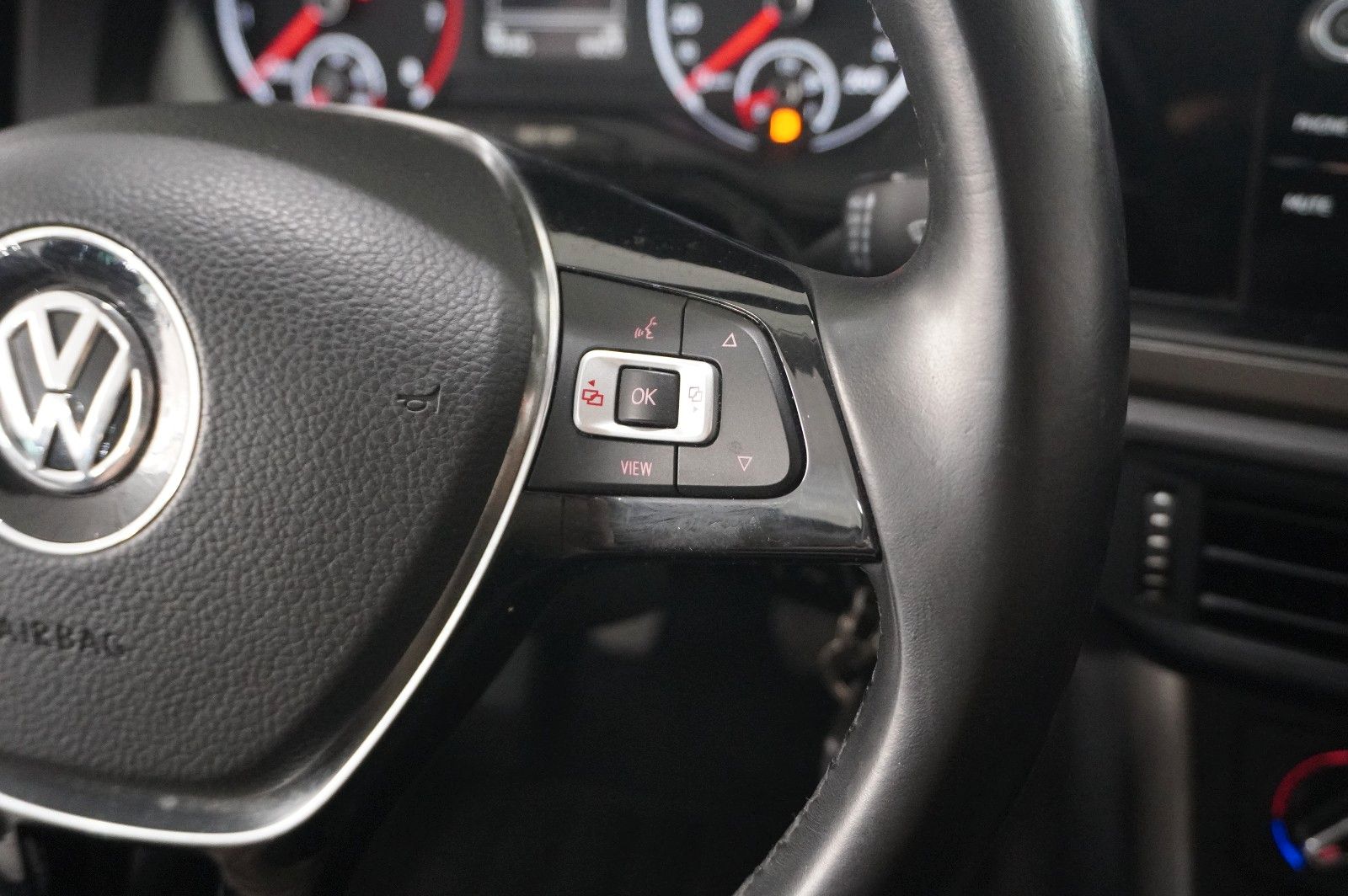 Fahrzeugabbildung Volkswagen Polo VI 1.0 TSI COMFORTLINE LED/KLIMA/SHZ/USB