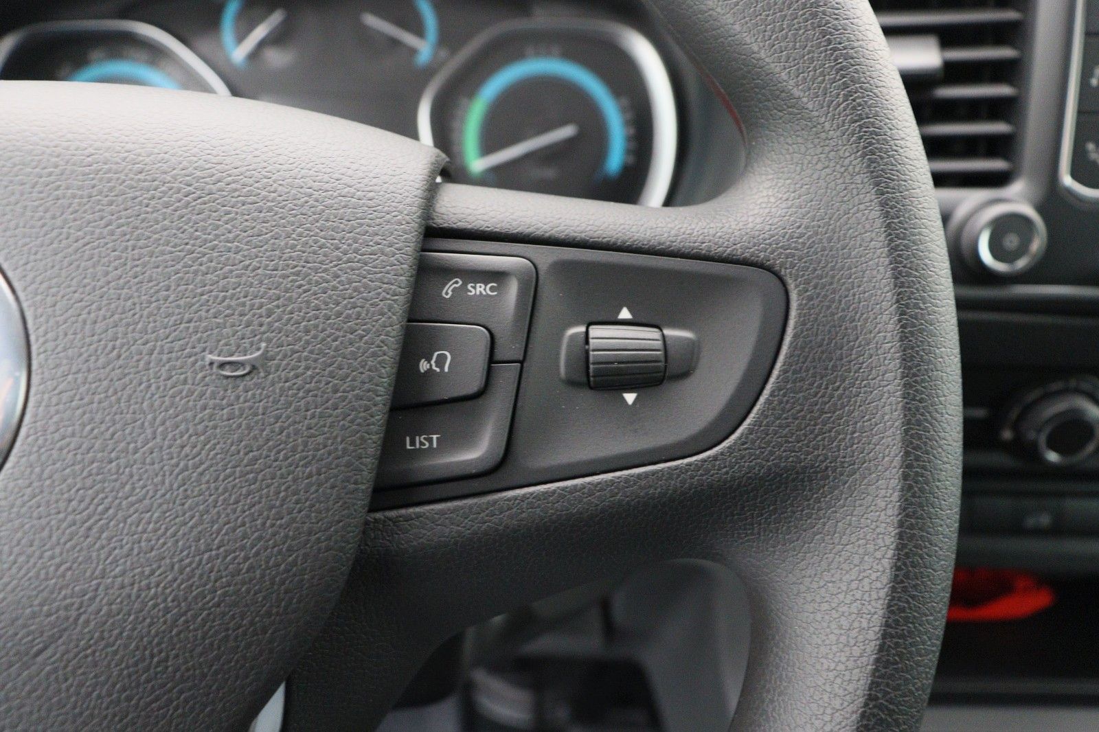 Fahrzeugabbildung Fiat E-Scudo Kastenwagen SX L2 75kWh sofort!