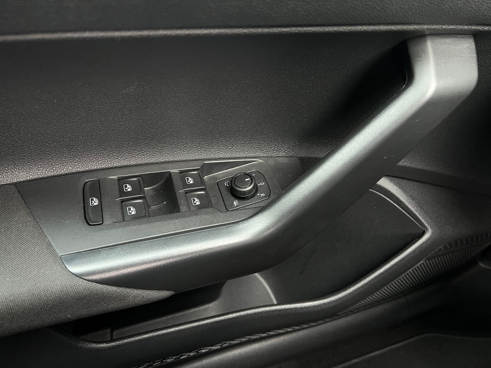 Fahrzeugabbildung Volkswagen Polo IQ.DRIVE 1.0 TSI *AppConnect, Tempomat, Sit