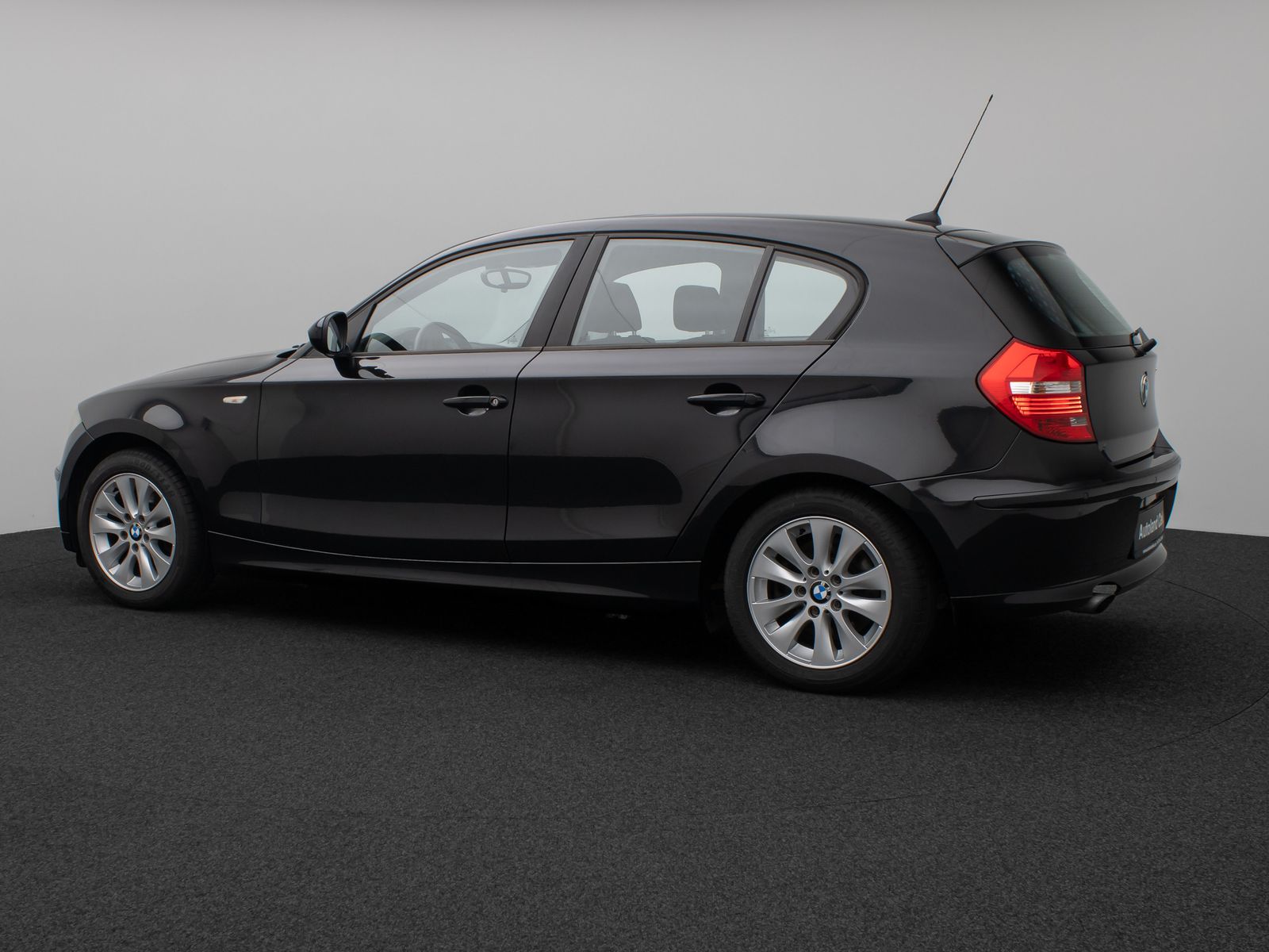 Fahrzeugabbildung BMW 118d Glasdach Navi Sitzhzg Xenon PDC 8Fach