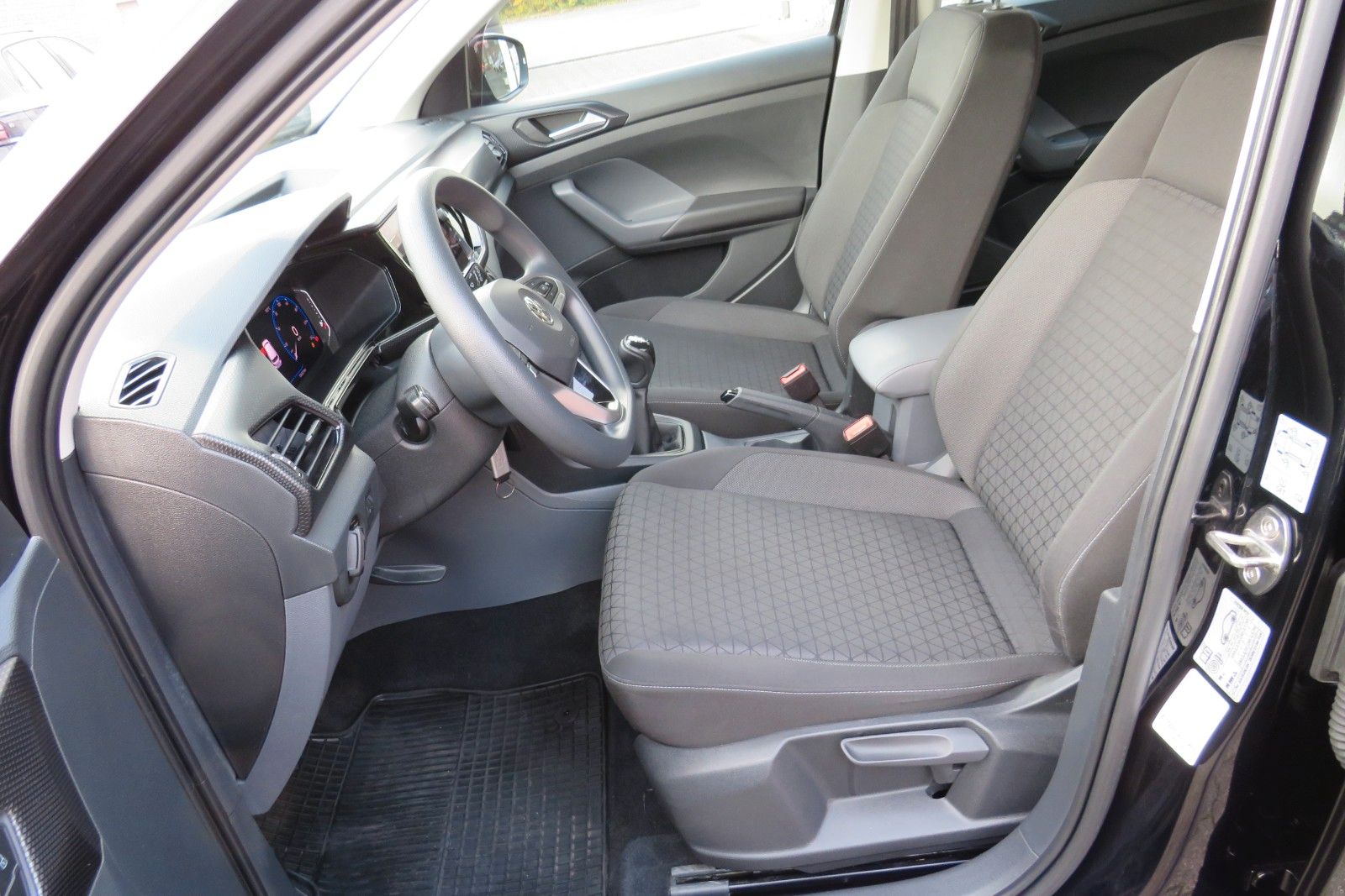 Fahrzeugabbildung Volkswagen T-Cross Life NAVI PDC SITZH DIGITAL-COCKPIT PRO