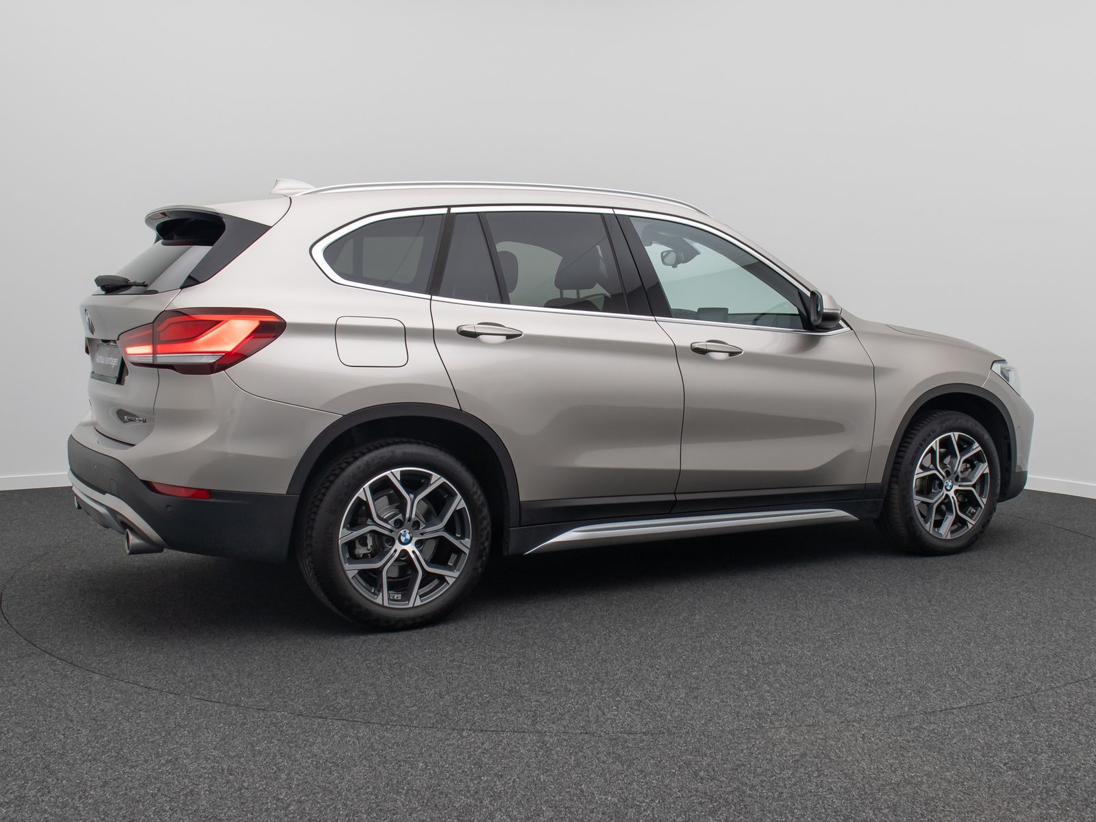 Fahrzeugabbildung BMW X1 xD20i xLine Kamera Lenkrhzg Navi+HUD DAB HiFi