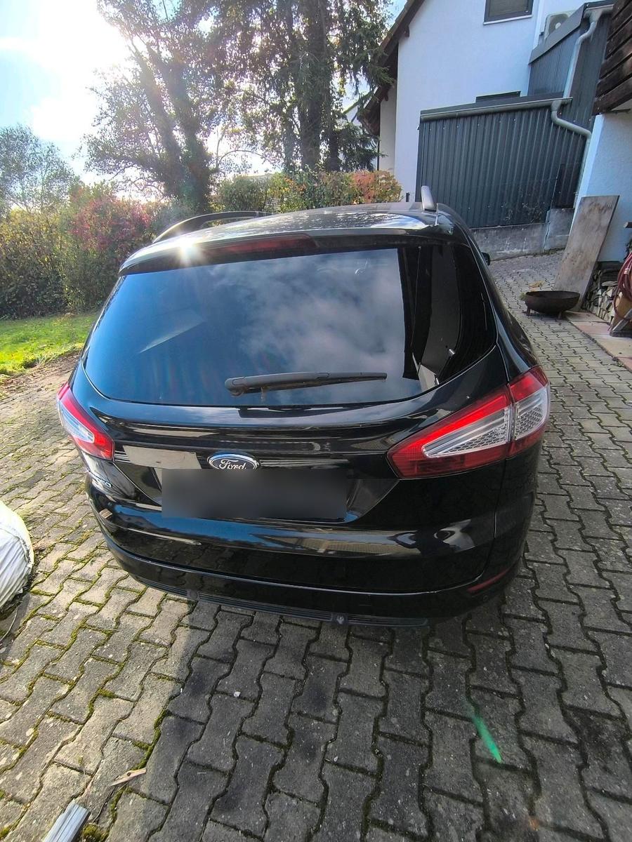 Ford Mondeo 2011 — interior