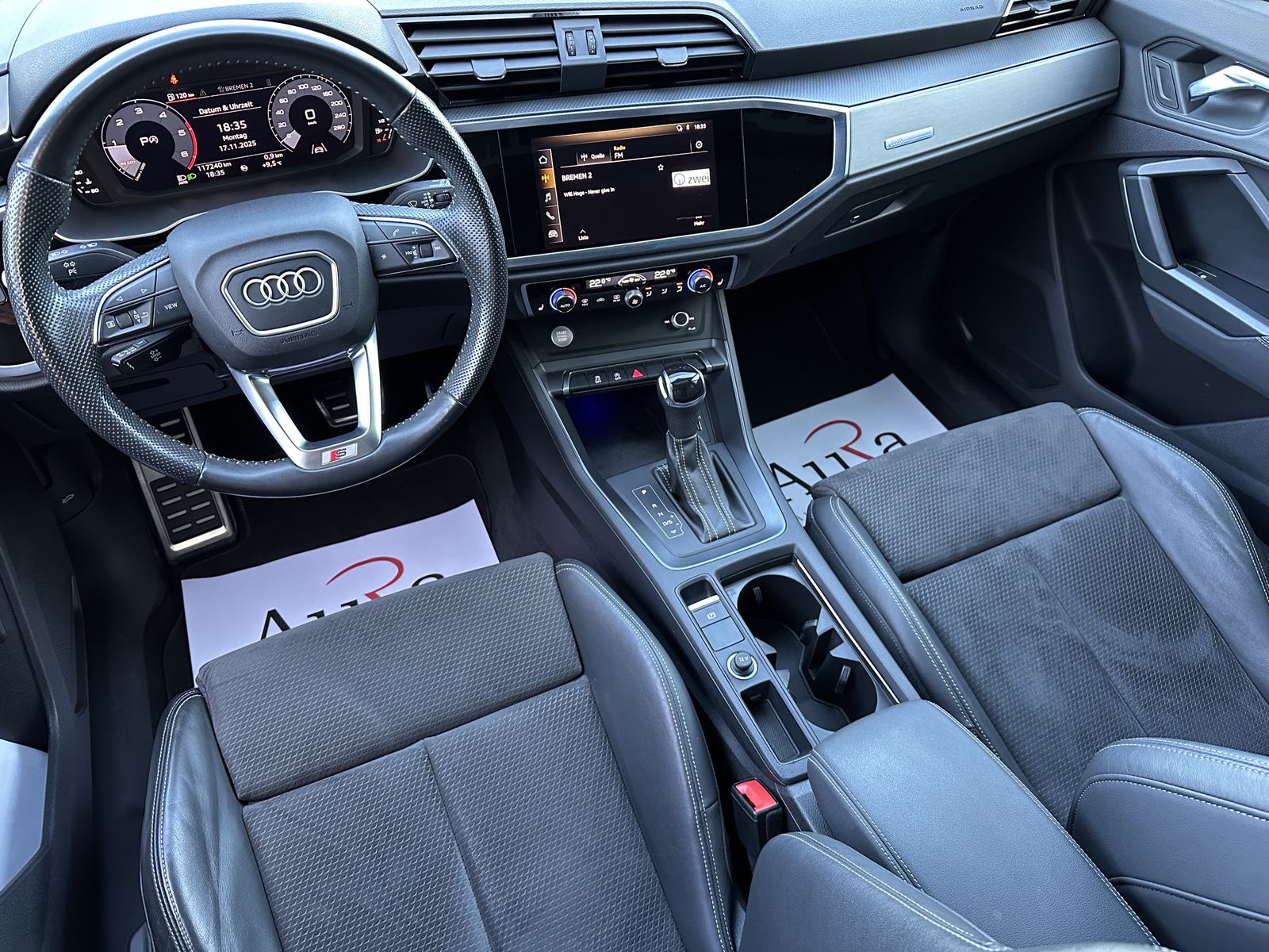 Fahrzeugabbildung Audi Q3 35 TDI S-Line LED+PANO+AHK+STANDHEIZUNG+18ZO