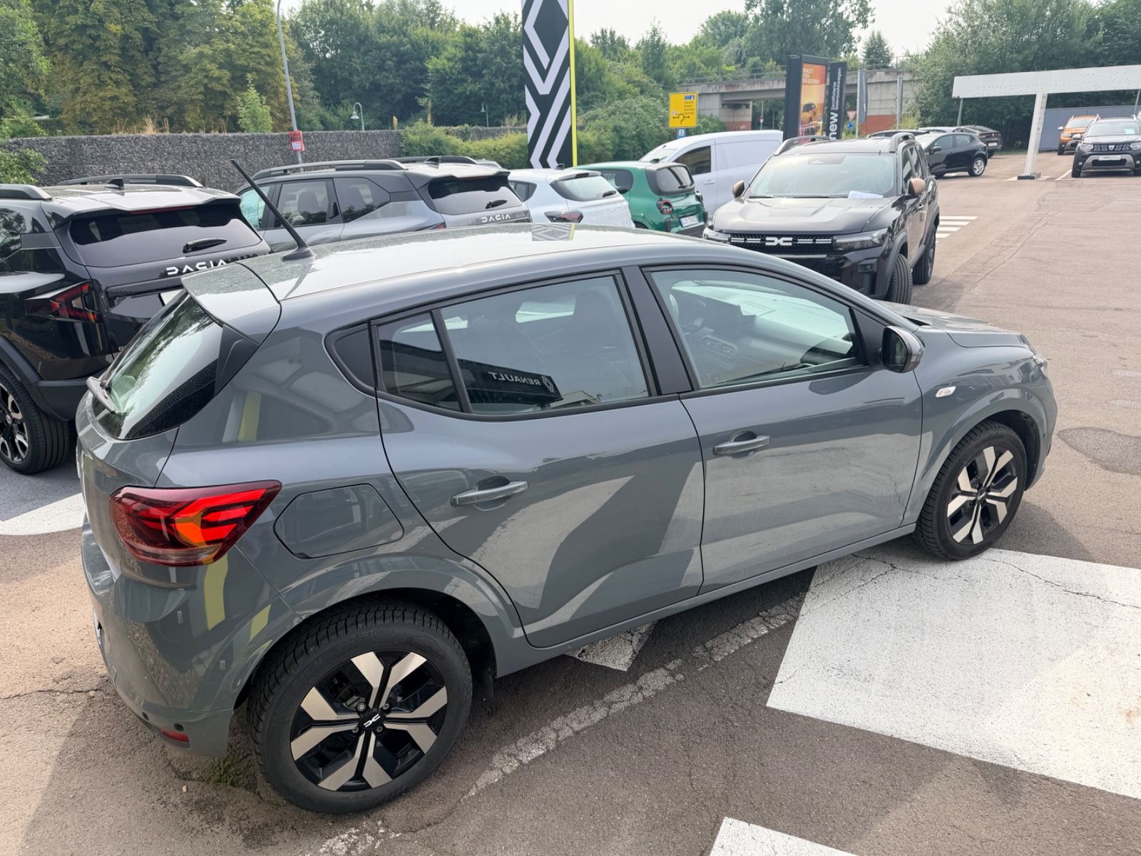 Fahrzeugabbildung Dacia Sandero III Expression "AUTOMATIK"