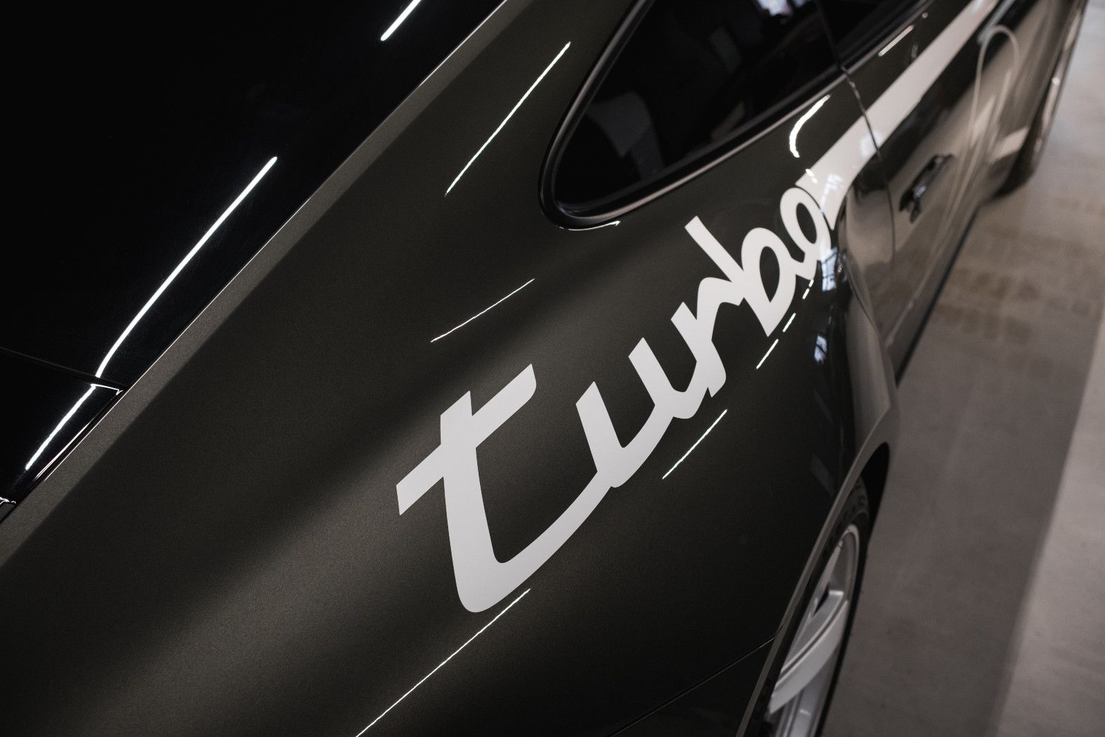 Fahrzeugabbildung Porsche 992/911 Turbo 50 Jahre Heritage-Nachtsicht-Inno