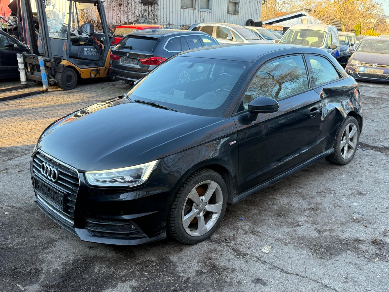 Audi A1 1.4 TFSI  S-tronic S-LINE  TEILLEDER XENON