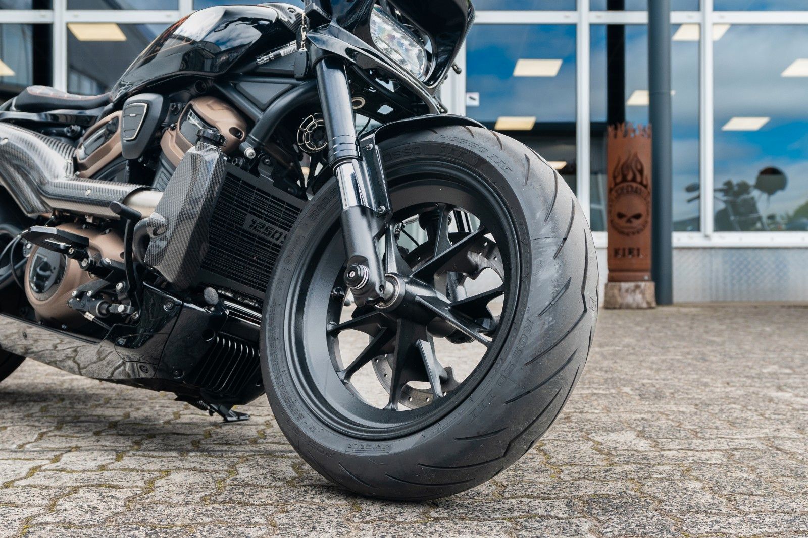 Fahrzeugabbildung Harley-Davidson Sportster S RH1250S - Jekill & Hyde 240er Umbau