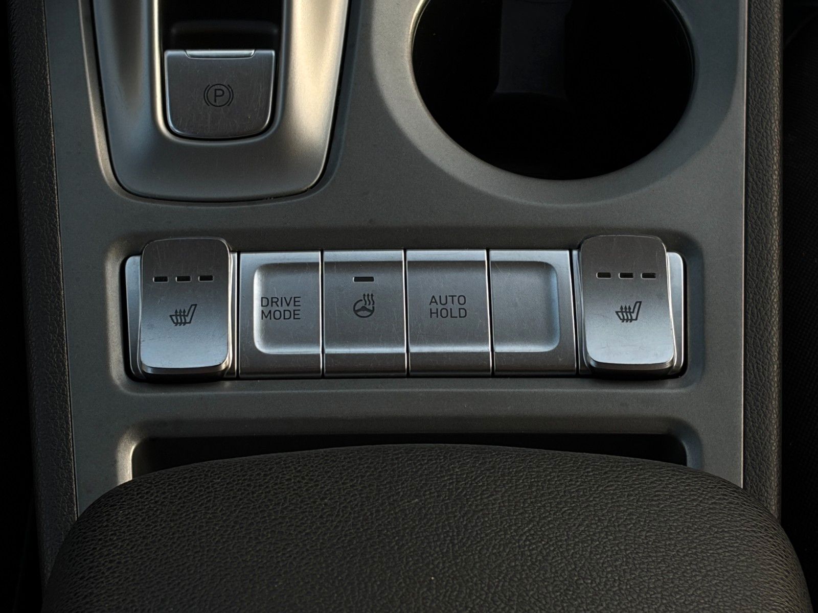 Fahrzeugabbildung Hyundai KONA E Select ACC PDC LFA LKA SHZ LHZ CarPlay