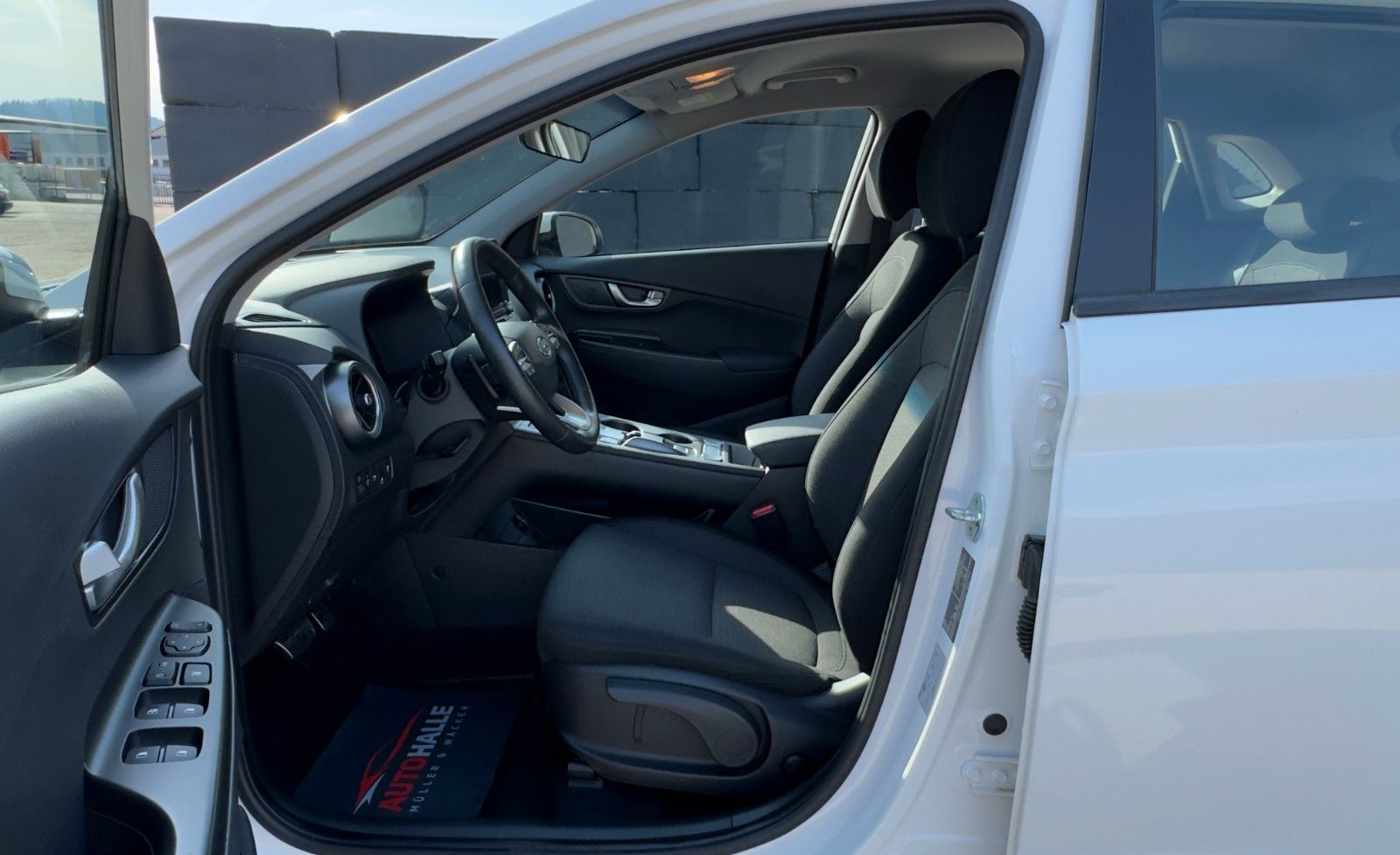 Fahrzeugabbildung Hyundai KONA E Select SHZ LHZ LKA ACC Navi CarPlay Wifi