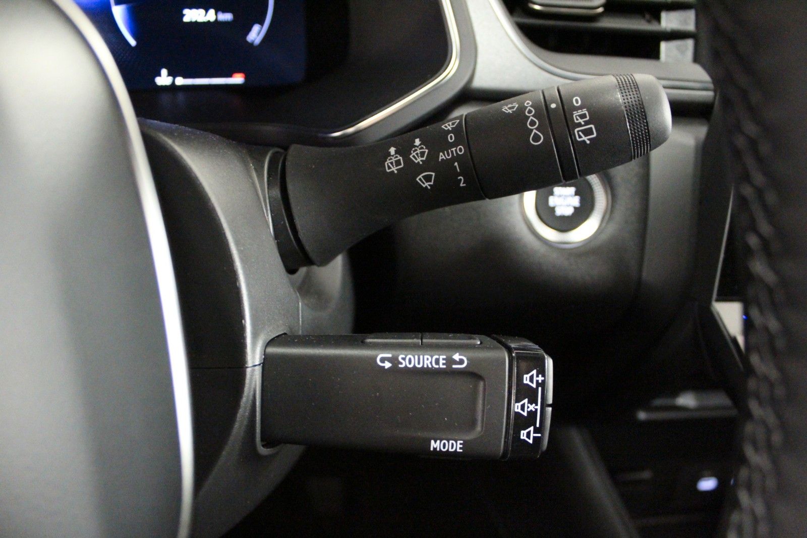 Fahrzeugabbildung Renault Captur Mild Hybrid 160 EDC Techno *Ganzjahresrei