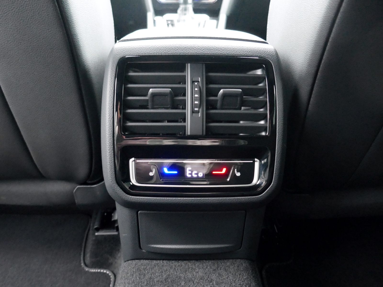 Fahrzeugabbildung Volkswagen Arteon SB R-Line 1.4 eHybrid DSG | LED AHK RFK