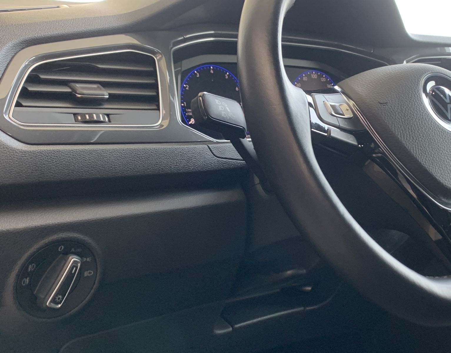 Fahrzeugabbildung Volkswagen T-Roc 1.5 TSI*Sport*Cam*LED*Side*Digital Cockpit
