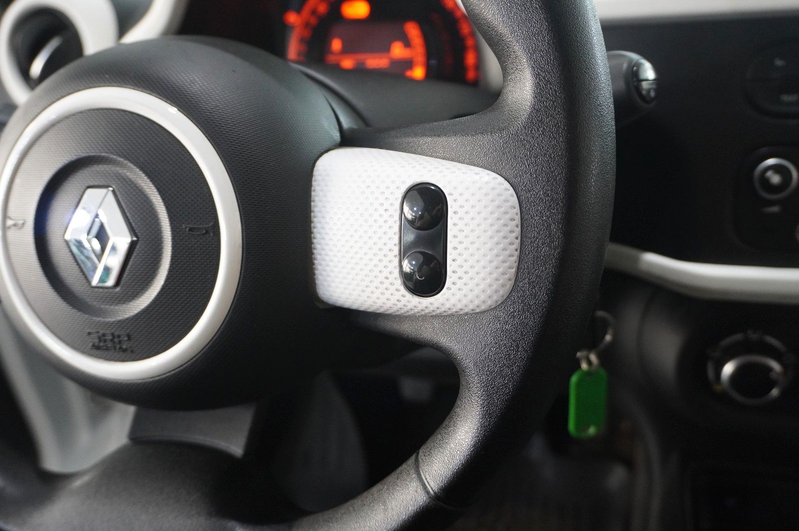 Fahrzeugabbildung Renault Twingo 1.0 SCE LIMITED 5-TÜR  LED/KLIMA/USB/BT