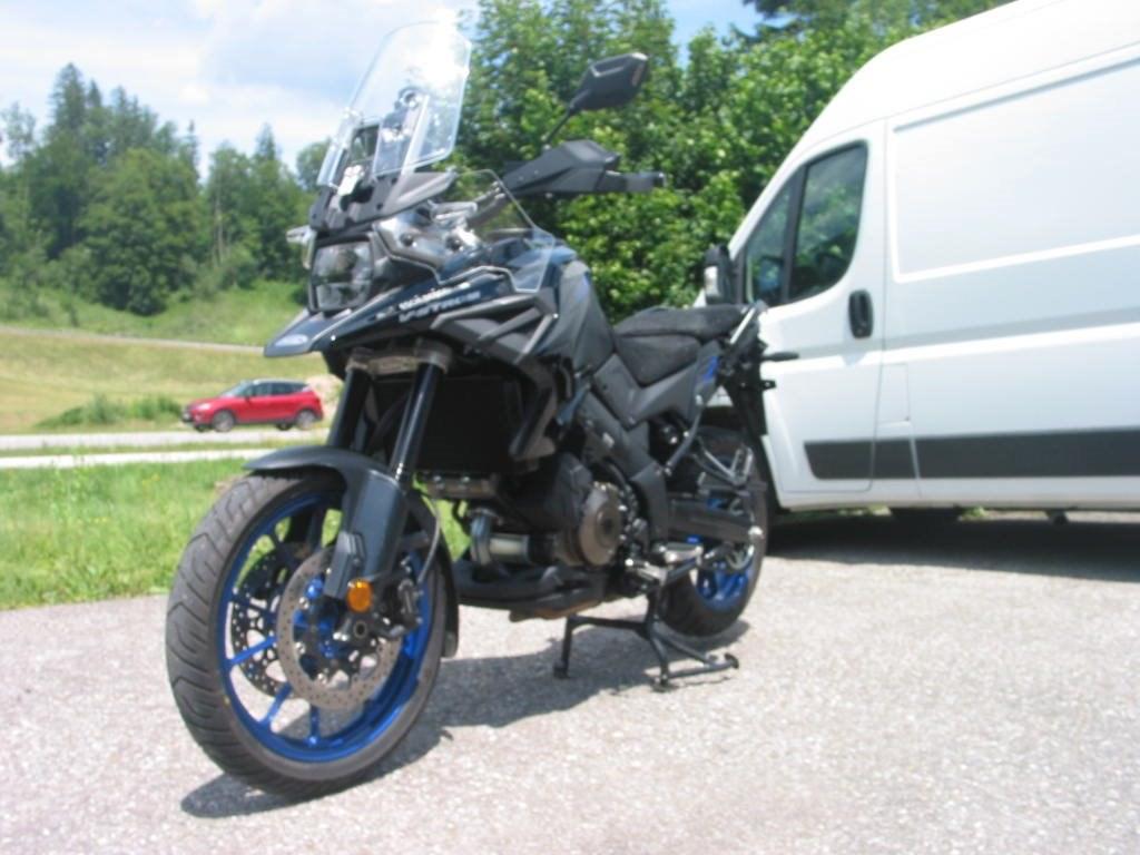 Suzuki V-Strom 1050 1A nur 4.300 Km