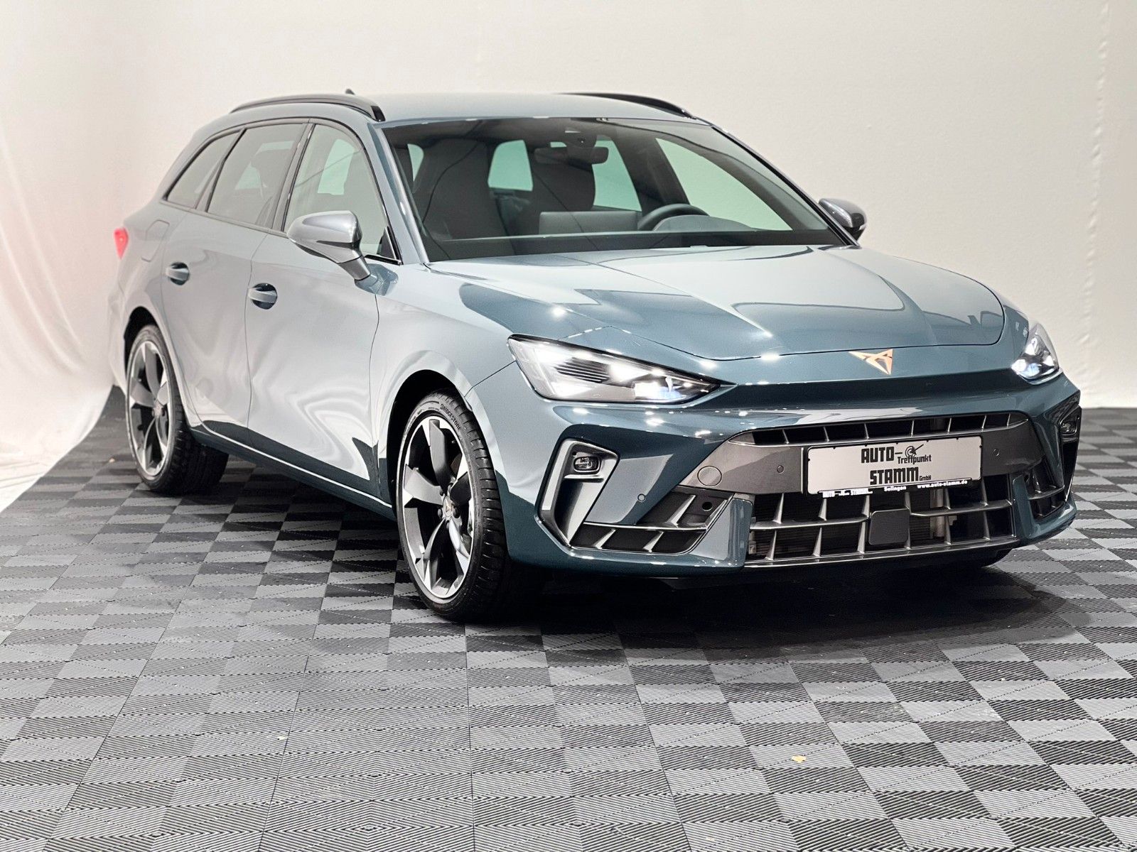 Fahrzeugabbildung CUPRA Leon Sportstourer 1.5 TSI - ACC - Keyless - RFK