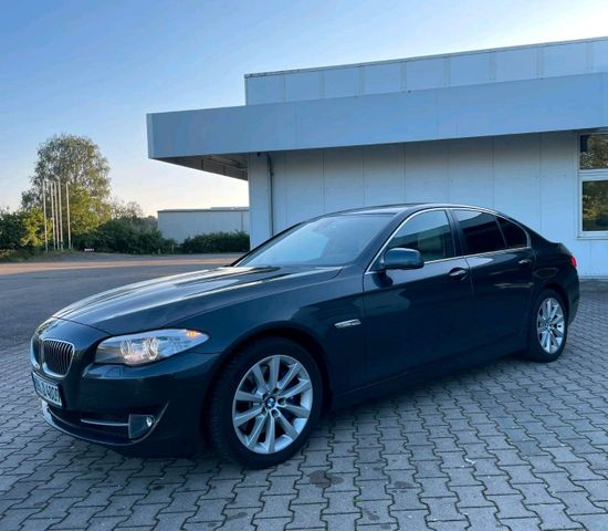 BMW 525d Lim/Aut/Head Up/Leder/Xenon/Glass...