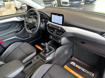 MYAUTOCENTER – Gebraucht- und Jahreswagen mit Werkstattservice in Pfaffenhofen Ford Focus Lim. *Pano*Kamera*AHK*LED*