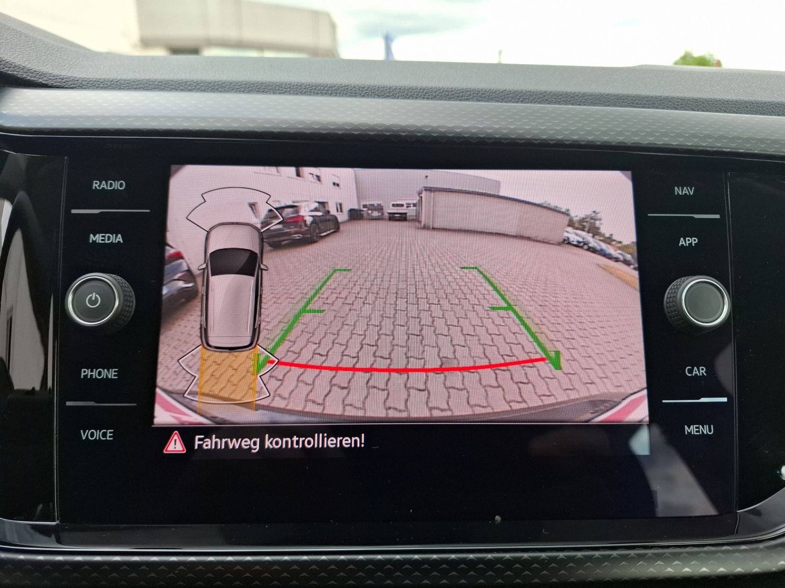 Fahrzeugabbildung Volkswagen T-Cross TSI Life DSG Klima RFK SH LM