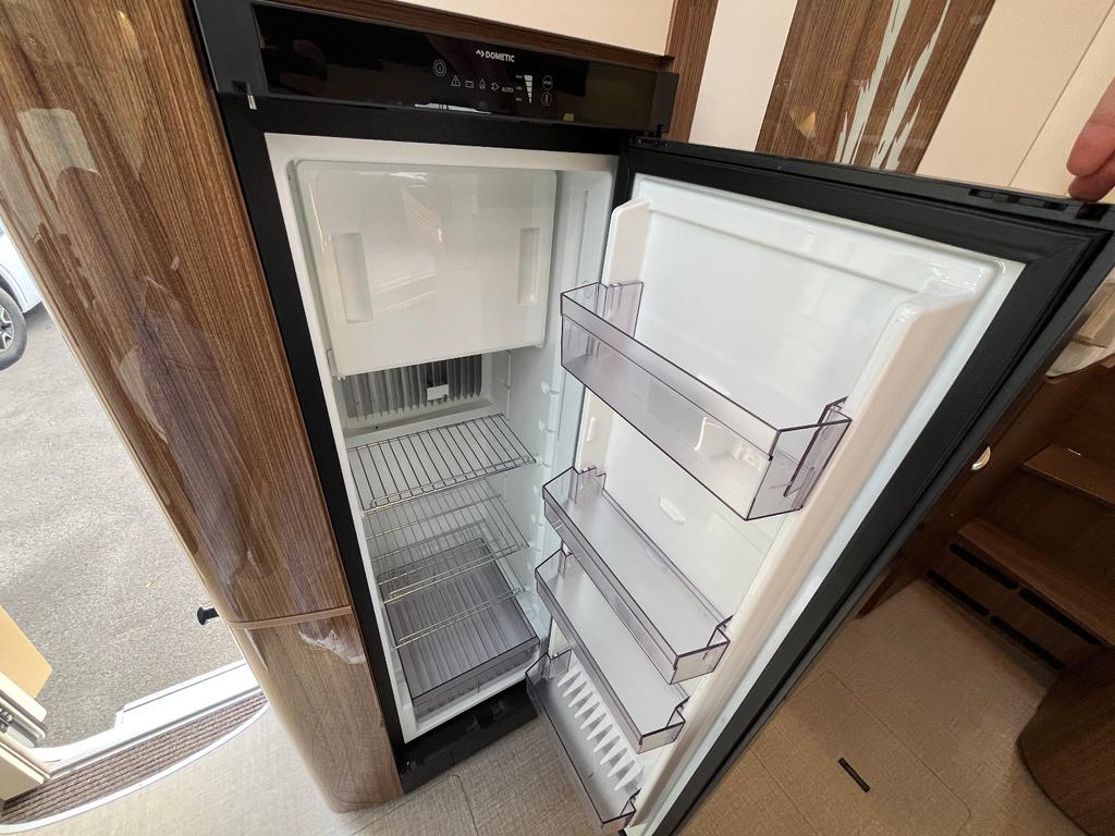 Eura Mobil Contura 716 EB Lithium Solar AHK SAT/TV ALDE – Foto 15 von 18