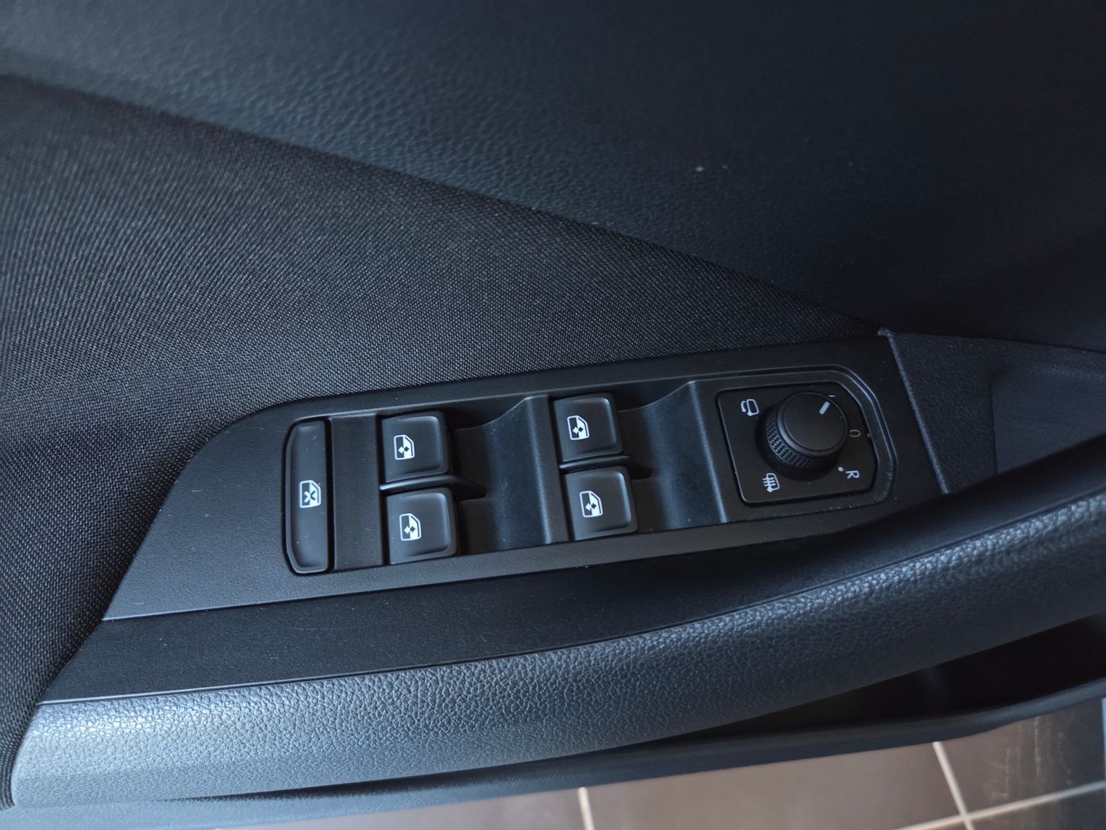 Fahrzeugabbildung SKODA KAMIQ  Monte Carlo PANO LED NAVI ALU