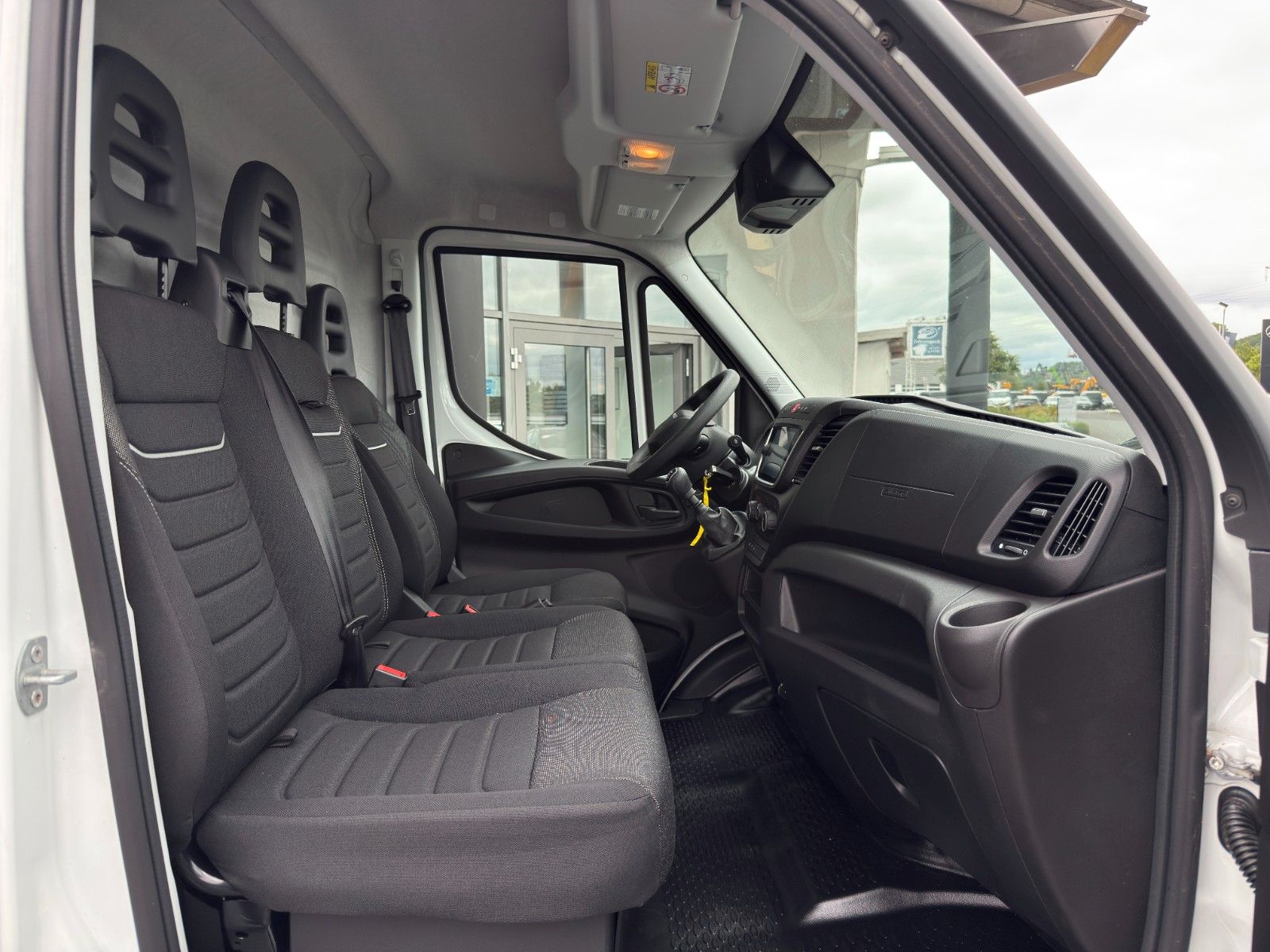 Fahrzeugabbildung Iveco Daily 35S14 V ASC Kastenwagen