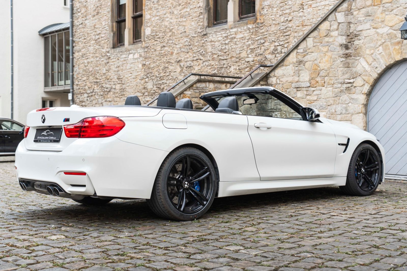 Fahrzeugabbildung BMW M4 Kabrio HUD LED KAM TOTW H&K DKG PDC CARBON