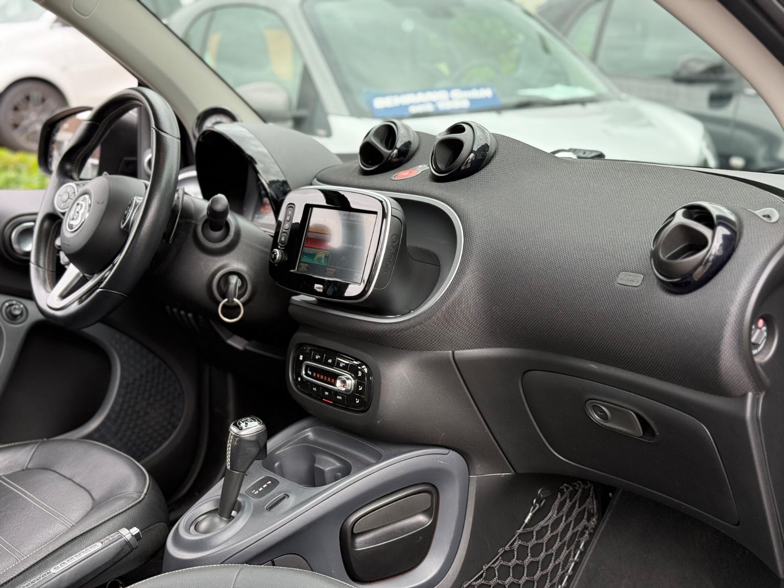 Smart ForTwo BRABUS*JBL*PANORAMA*KAMERA*NAVI*AMBIENTE*