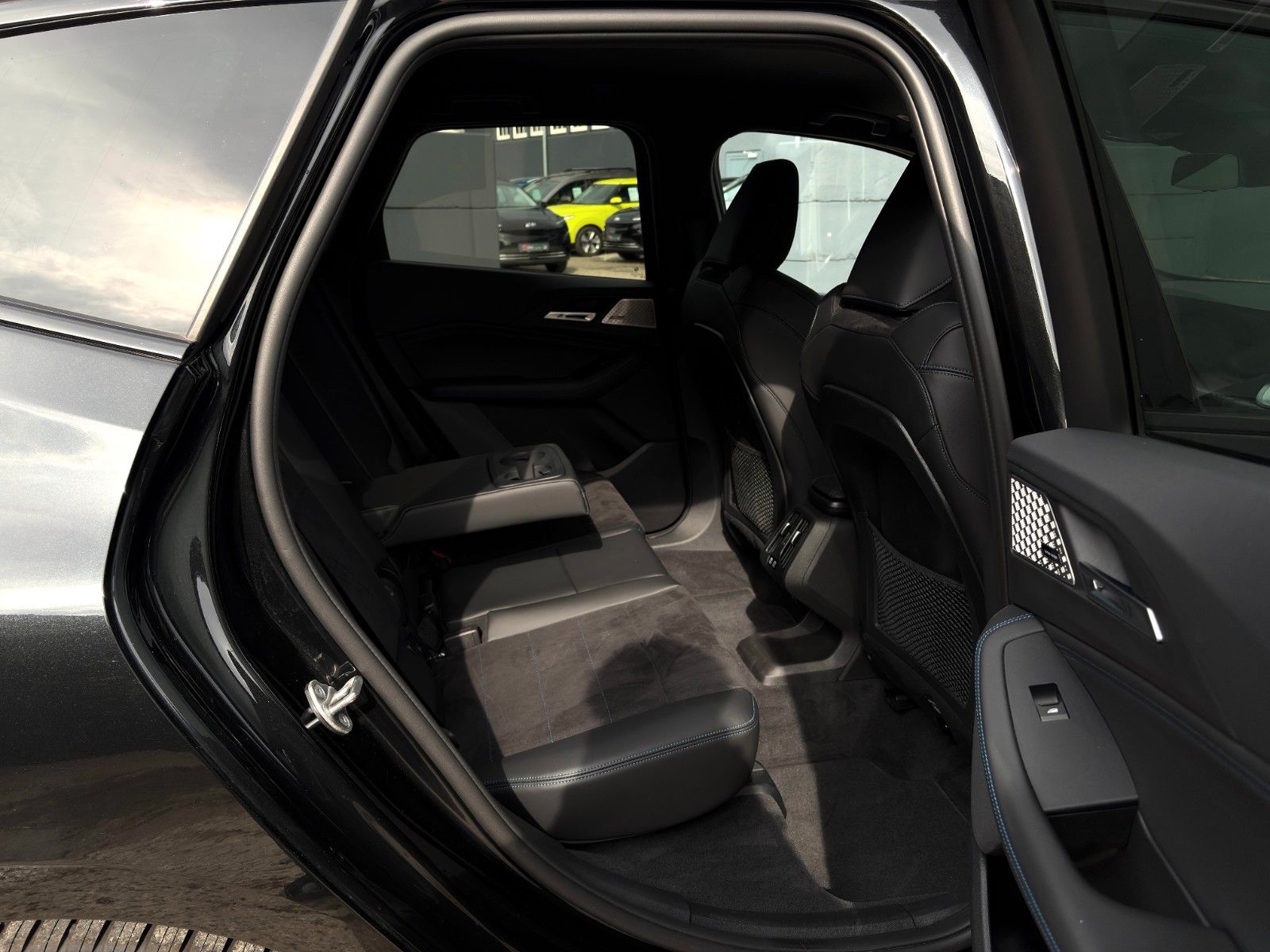Fahrzeugabbildung BMW 218i Active Tourer M Sport Alcan. Massage CAM