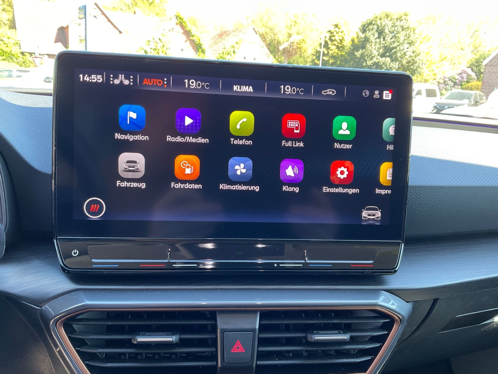 Fahrzeugabbildung CUPRA Leon 1.5 eTSI DSG,Kamera,Navi,LED,Carplay,ACC