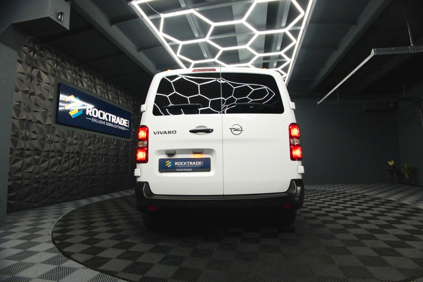 Fahrzeugabbildung Opel Vivaro Kombi S | 9 Sitze | Klima | DAB | TÜV NEU