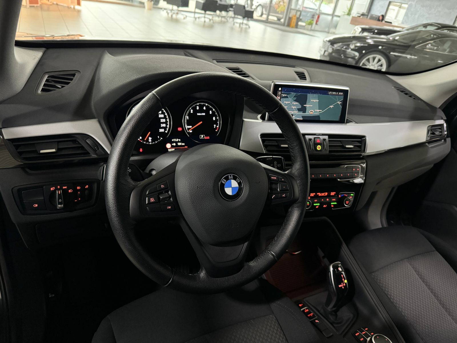 Fahrzeugabbildung BMW X1 sD18i DAB Parkassist Navi Geschwindigkeitsreg