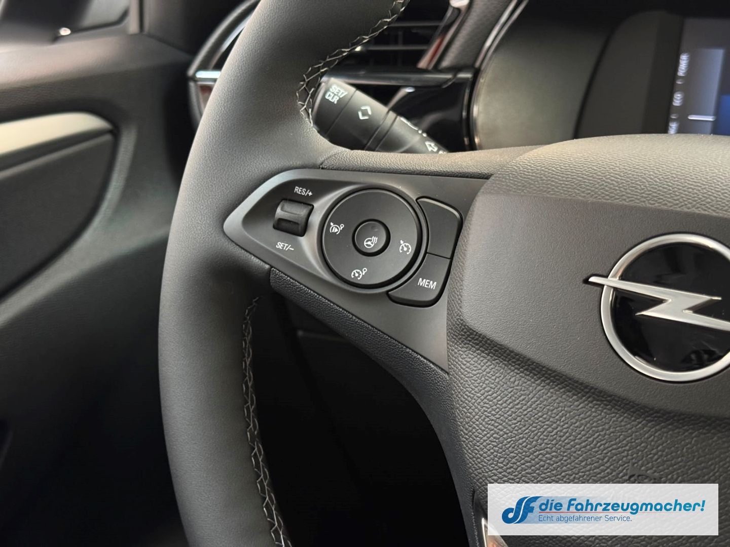 Fahrzeugabbildung Opel Corsa-e F e Edition Digitales Cockpit LED Apple