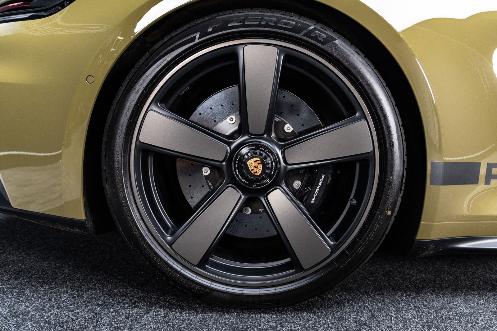 Fahrzeugabbildung Porsche 992.2 GTS Cabrio Spirit 70 + PCCB + Burmester