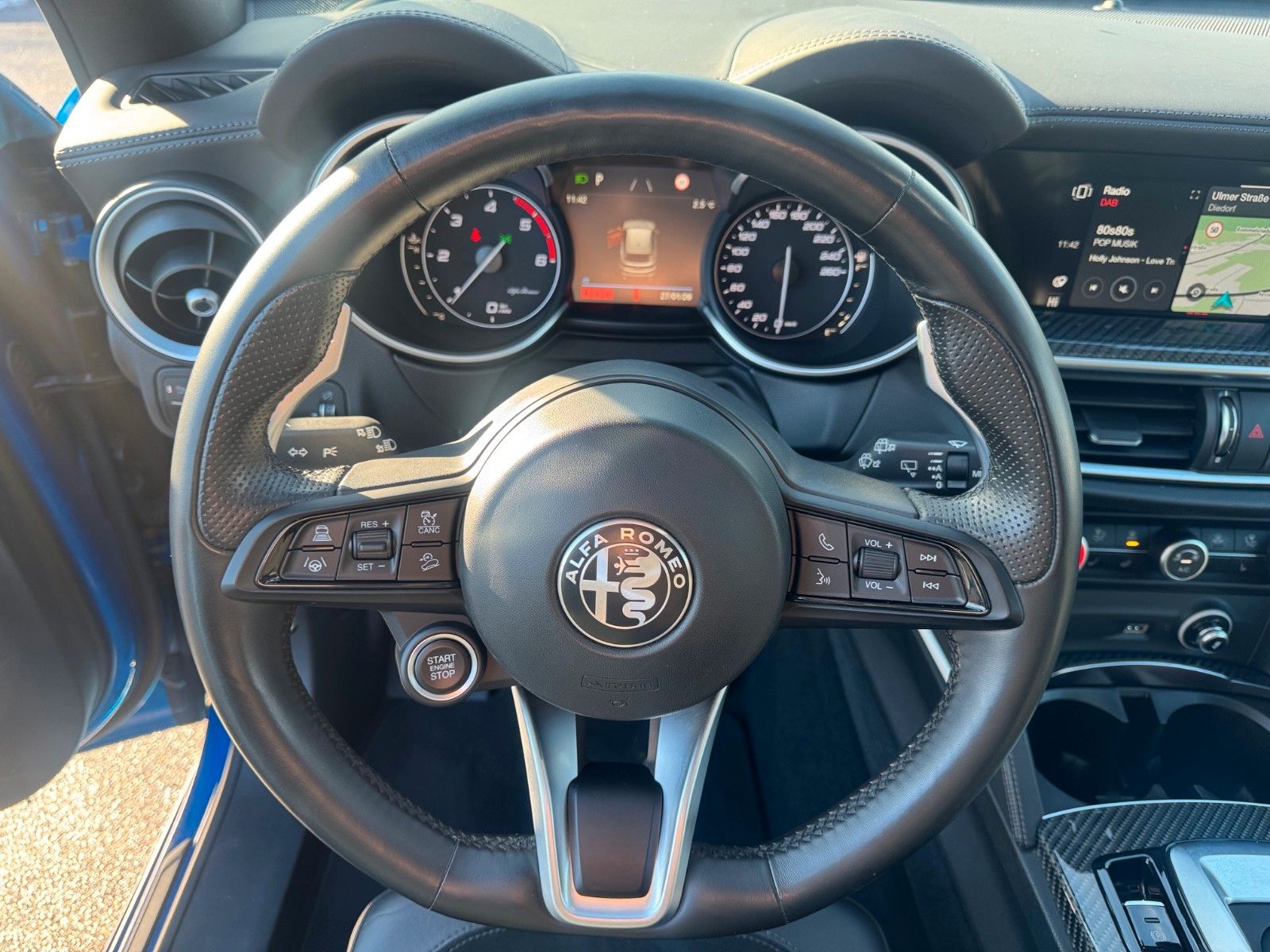 Fahrzeugabbildung Alfa Romeo Stelvio Veloce Glasdach Memory Alcantara Navi