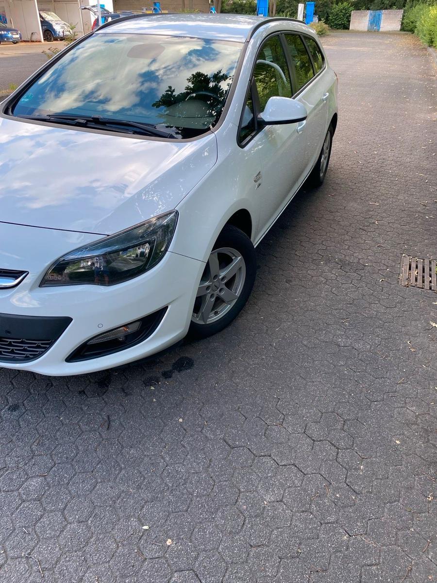 Opel Astra 2014 — photo 11