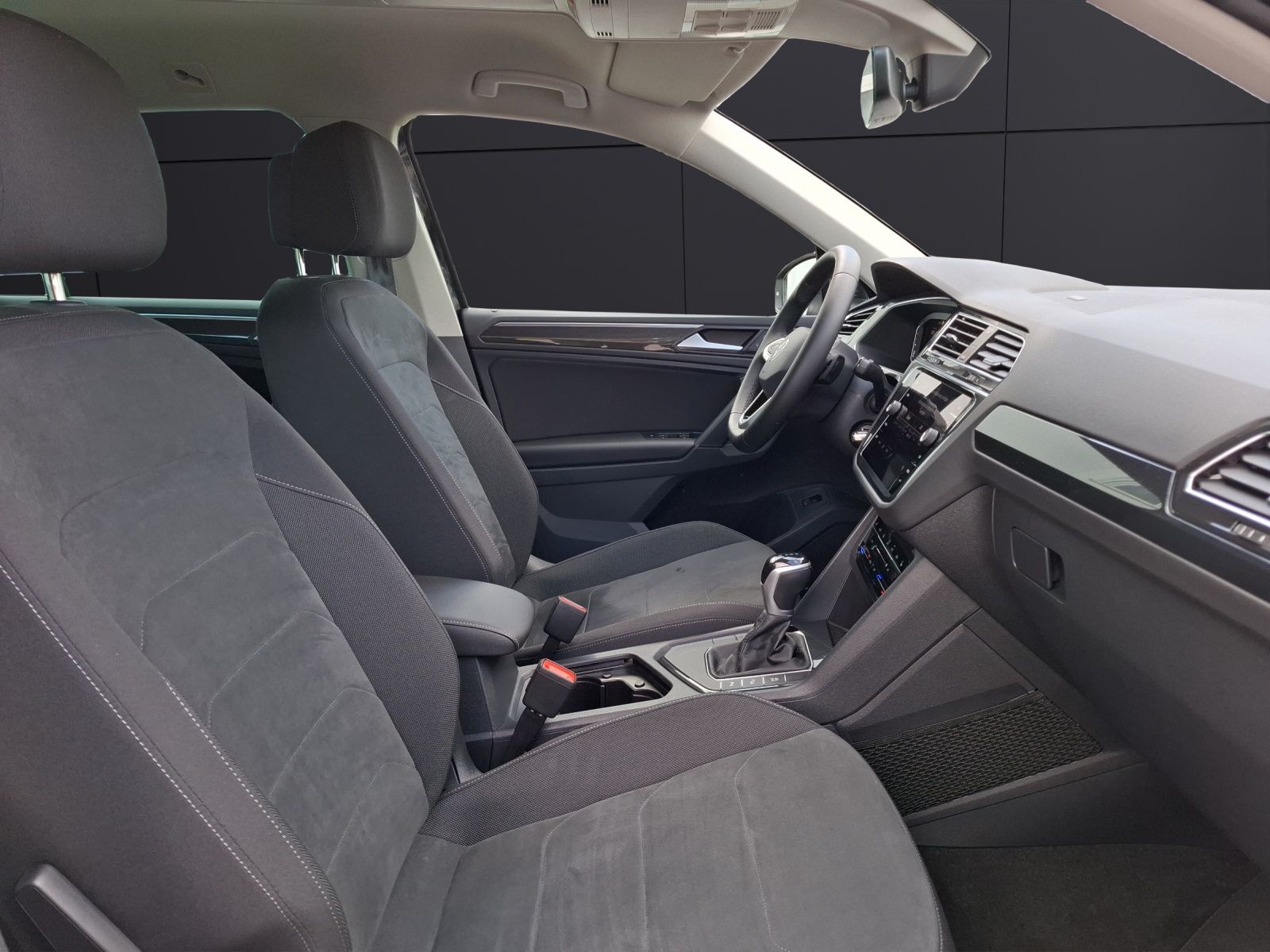 Fahrzeugabbildung Volkswagen Tiguan TDI Elegance DSG Matrix Navi AID ACC PDC